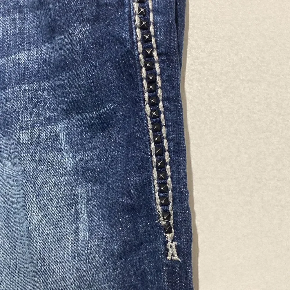 Rock and Roll Cowgirl Women's Blue‎ Embellished Low Rise Jeans Size 33X34